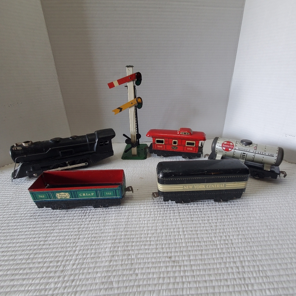 Louis Marx & Co. Streamline Steam Type Electric Train Set Locomotive Freight